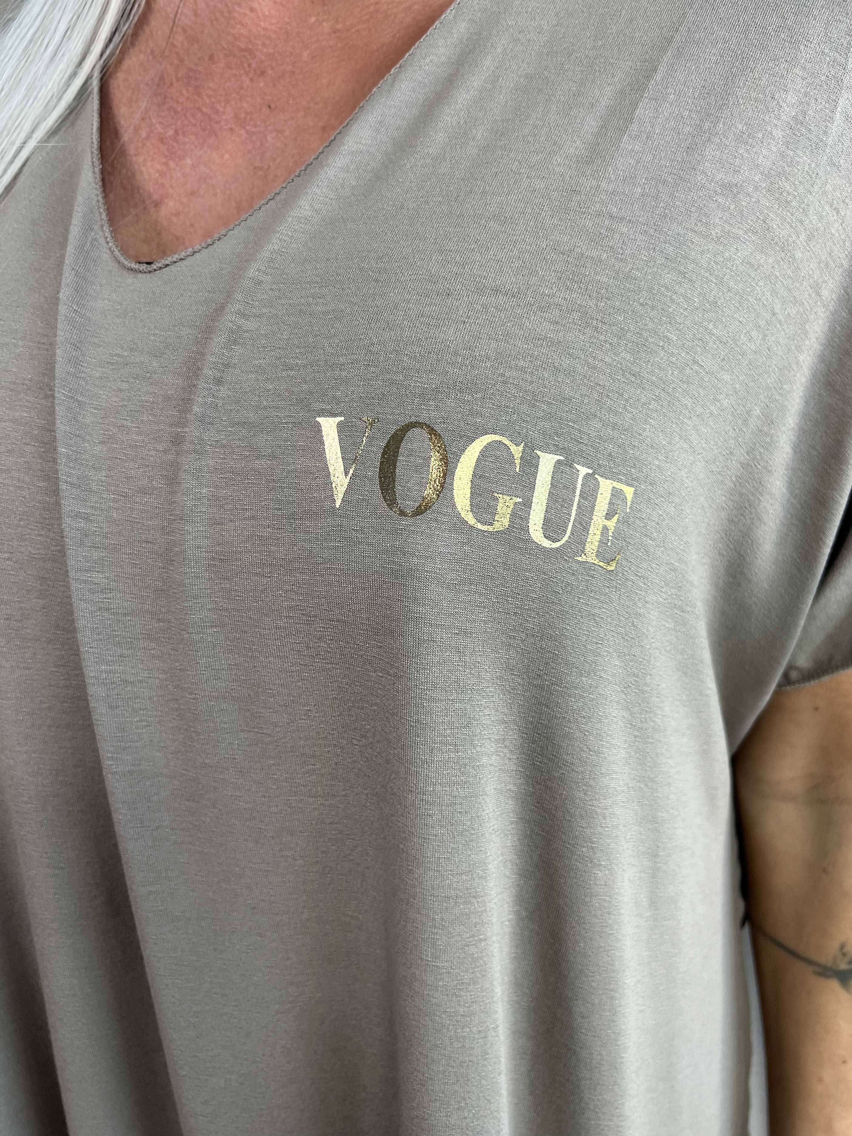 Ellen - Oversized t-shirtklänning i viskos med guldbokstäver